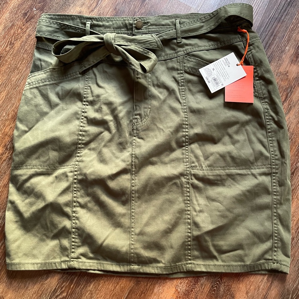 Olive knox rose utility skirt